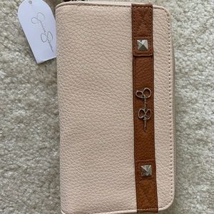 Jessica Simpson wallet